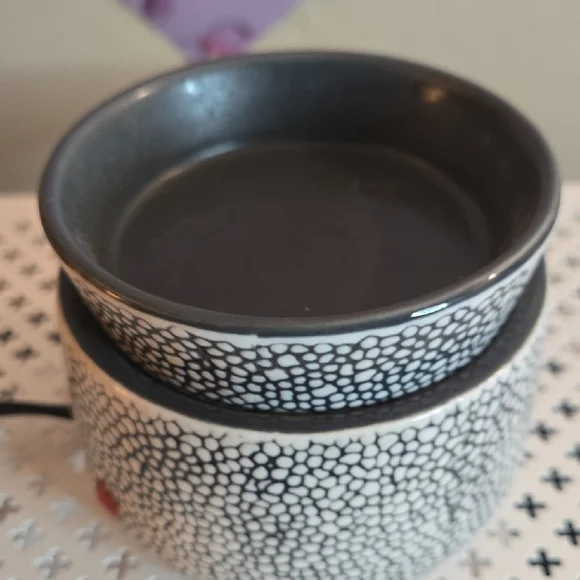 Black and White Ceramic Wax Warmer - Picture 2 of 5
